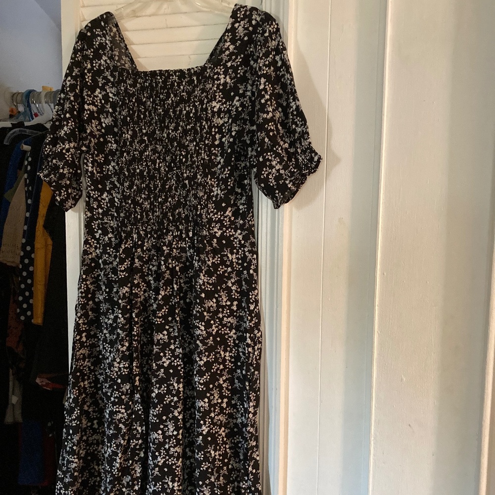 NWOT Old Navy spring/summer short-sleeve rayon midi dress